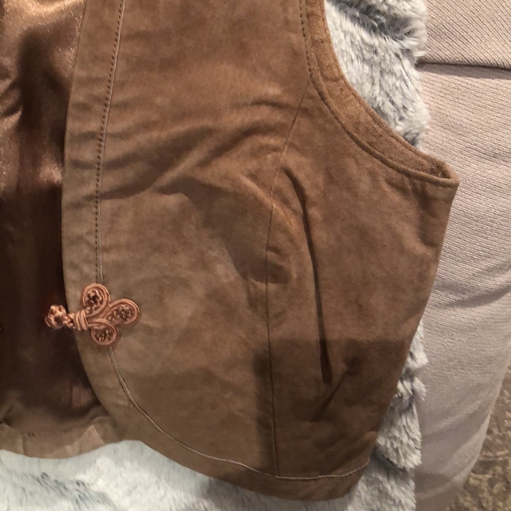Yokoo beige cropped suede vest in xs - Picture 3 of 9